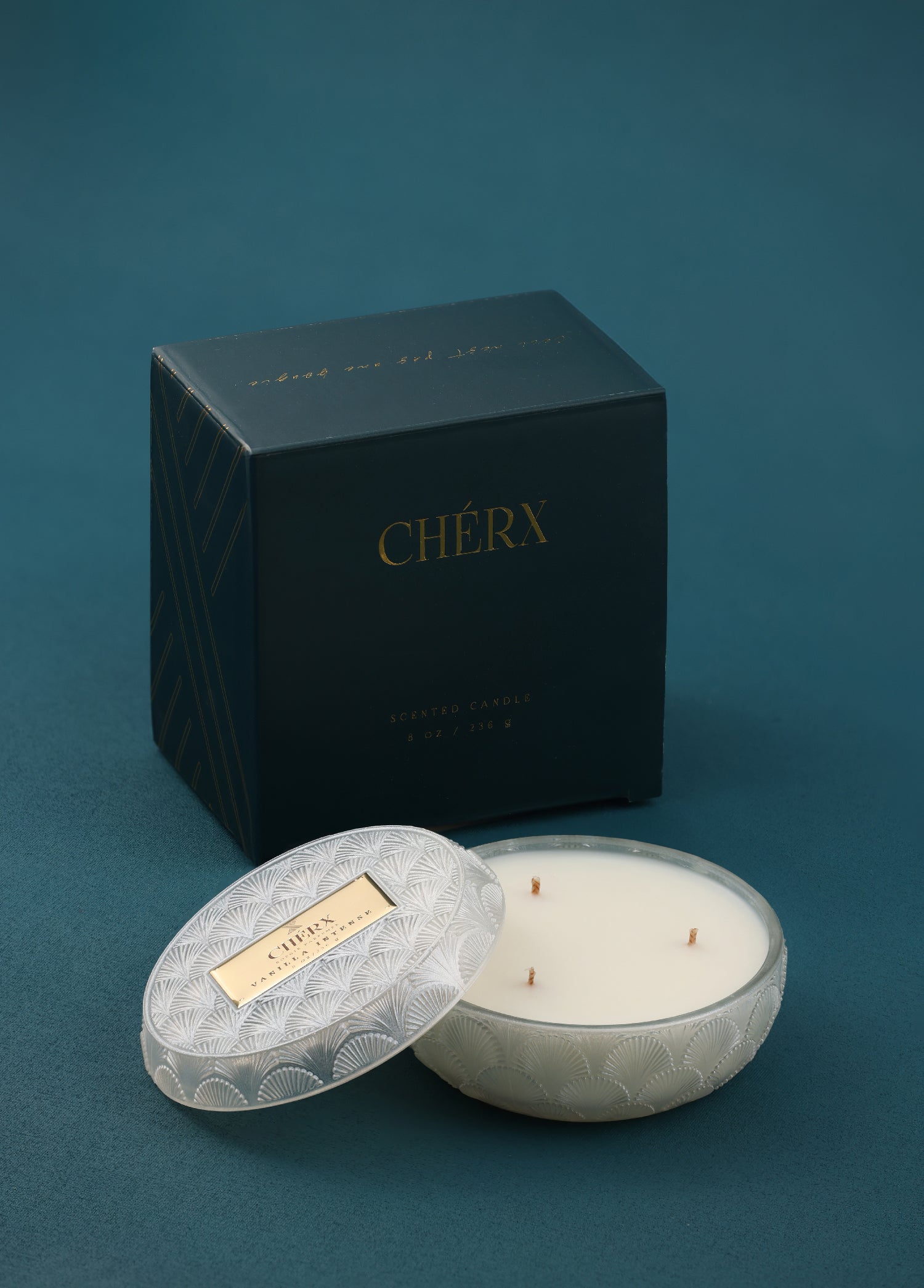 Vanilla-Scented Soy Wax Candle in Glass Jar w/Bamboo Lid